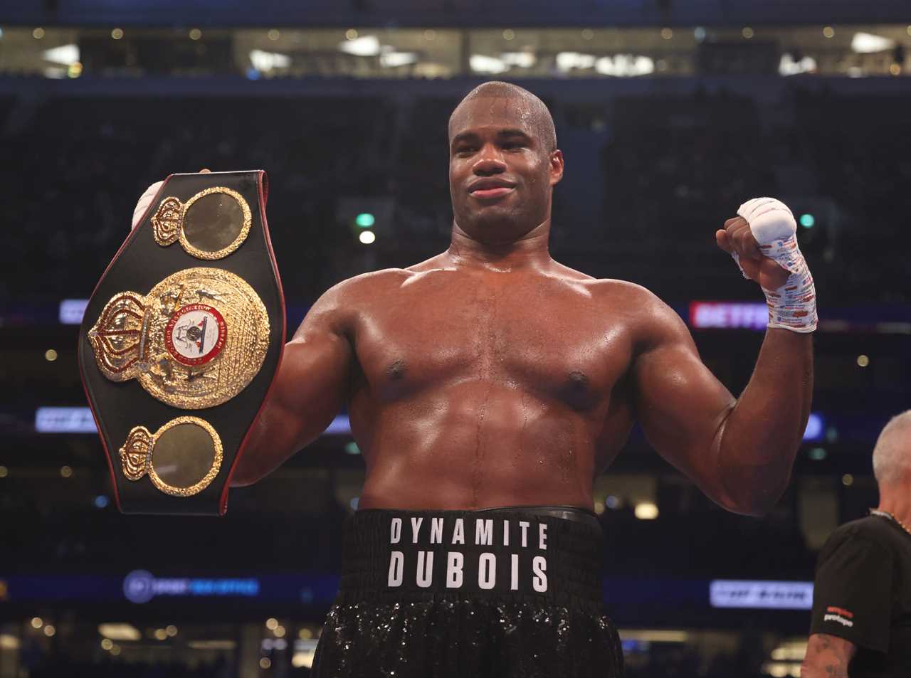 Martin Bakole warns heavyweight division that he has stopped Usyk sparring and calls out Daniel Dubois