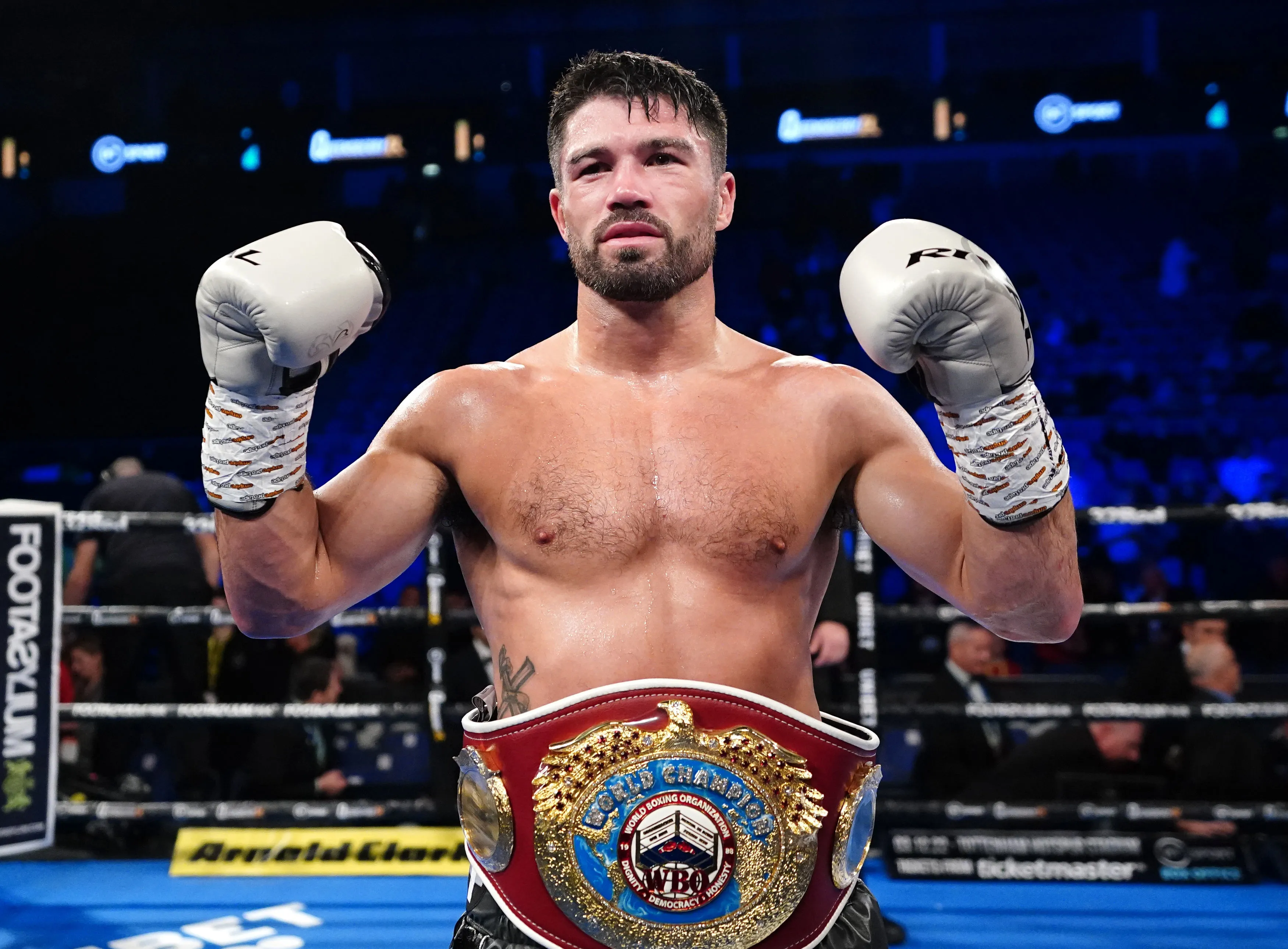Canelo Alvarez will fight John Ryder in a 50,000-seat Mexican stadium on May 6, for the undisputed world title