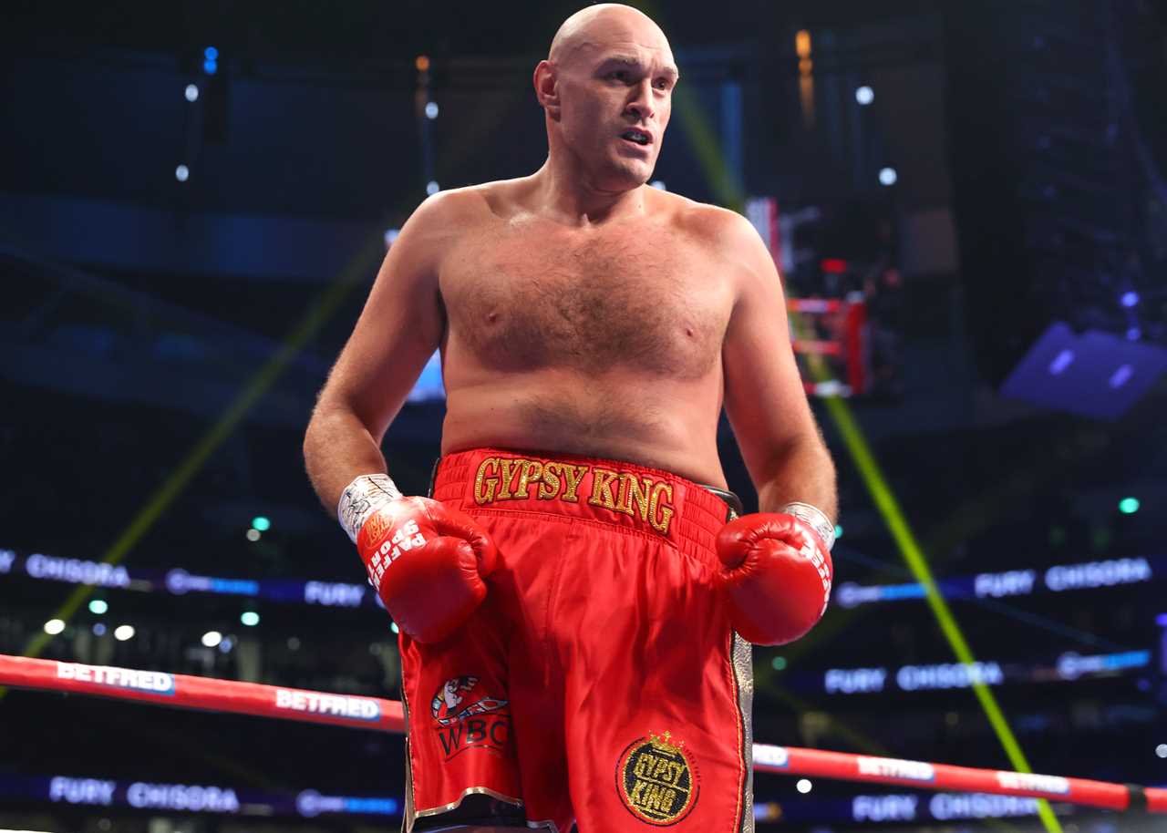 Tyson Fury said that he will bring Josh Taylor to sparring for Oleksandr Usyk's fight, despite the EIGHT STONE difference