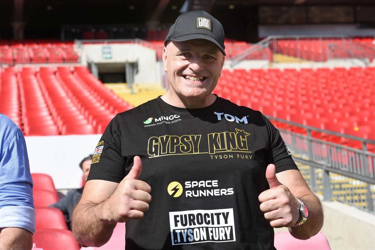 Tyson Fury's father says that he advised his son to offer Oleksandr Uzyk a 70/30 deal. The fight will be 'a stroll in the park', according to Tyson Fury.