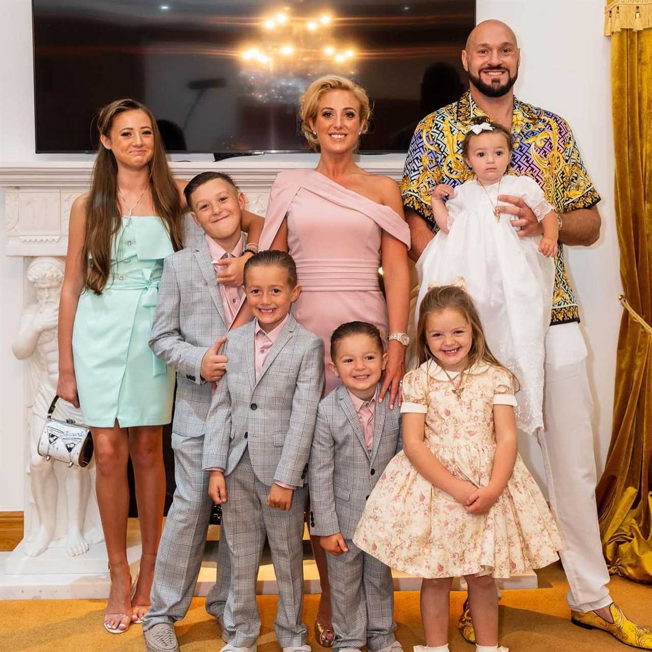 Tyson Fury seems to announce that Paris, his wife, is pregnant with their SEVENTH baby after the Usyk fight blow.