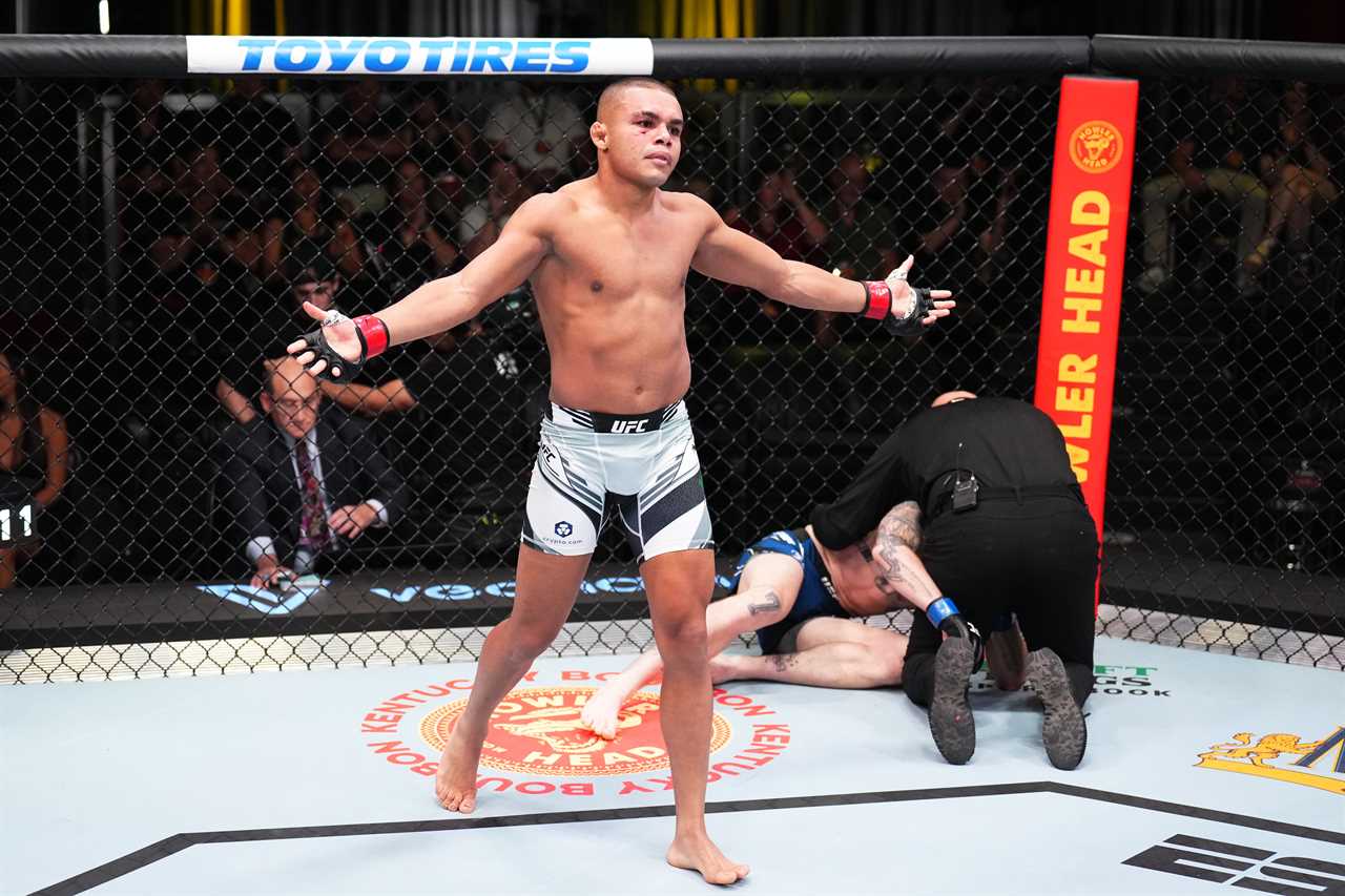 Nikolas Motta is forced to quit UFC 287 after he suffered a horrific head cut that exposed facial tendon.