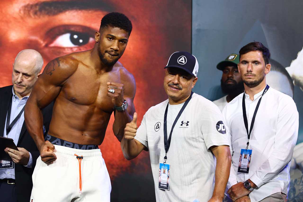 Anthony Joshua blasts Robert Garcia, ex-coach, and labels critics 'clowns.' This is ahead of the make-or-break fight against Franklin