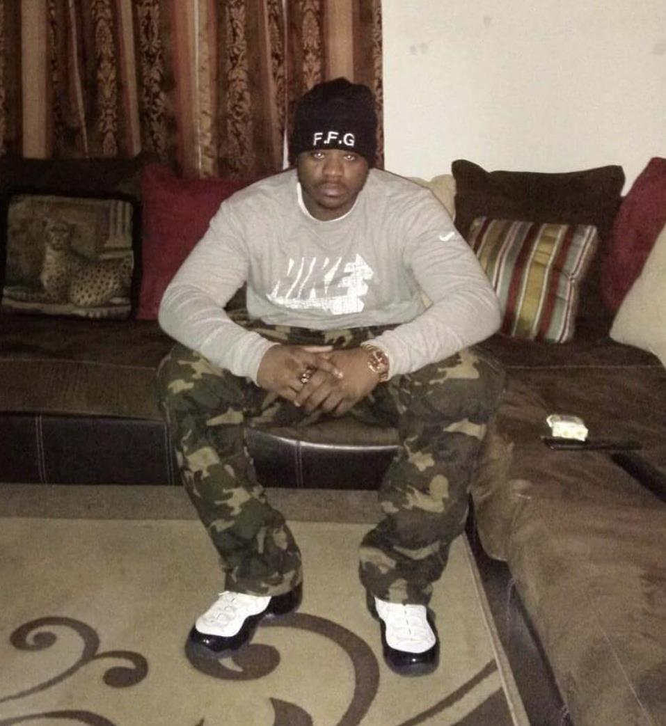 Anthony Joshua and Jermaine Benjamin's lives are compared. Brit worth PS120m, roofer rival filing bankruptcy