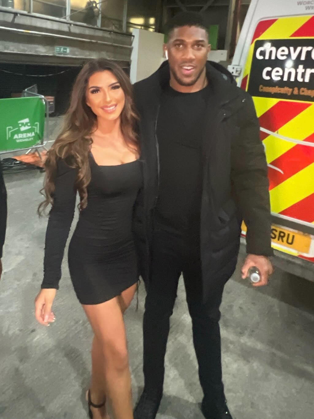 Amazing ring girls reveal Joshua v Franklin fight preparations with crazy baggage and gift from an ex-footie star fiancée