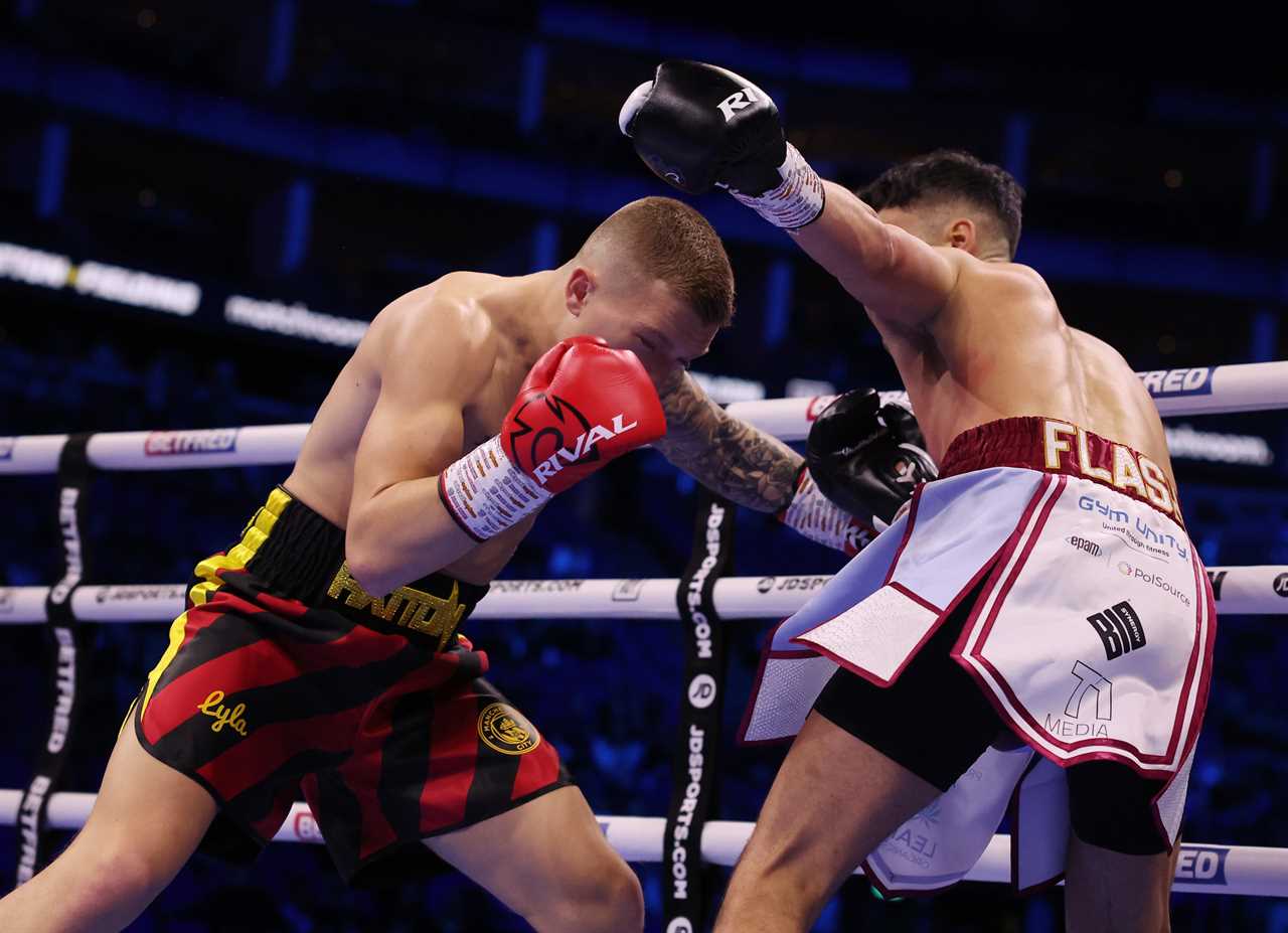 Campbell Hatton scores a sensational first round TKO on Joshua card against Franklin card. He does it with a brutal body shot just like his dad Ricky