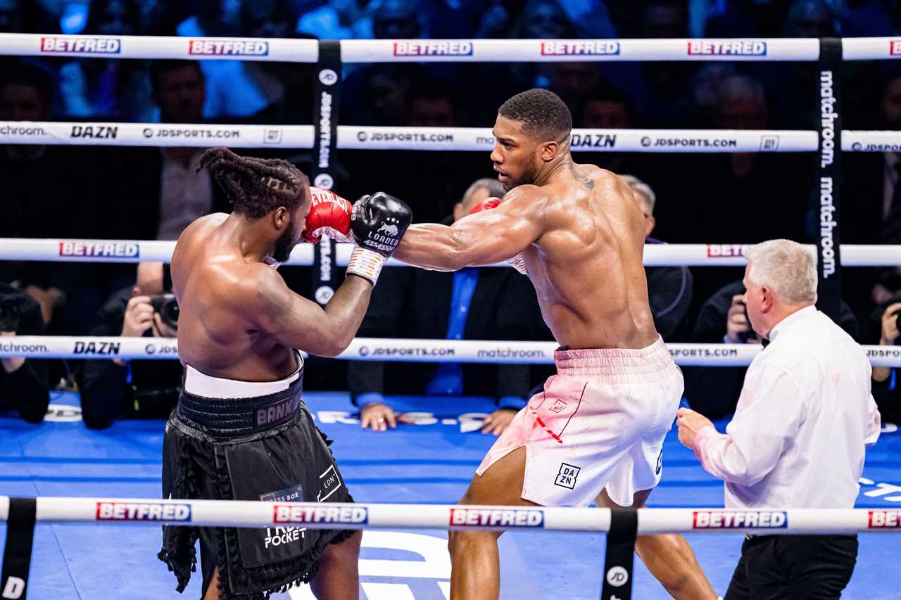 After an altercation with Franklin's crew, Tony Bellew, a former boxer, is taken away by Franklin's team.