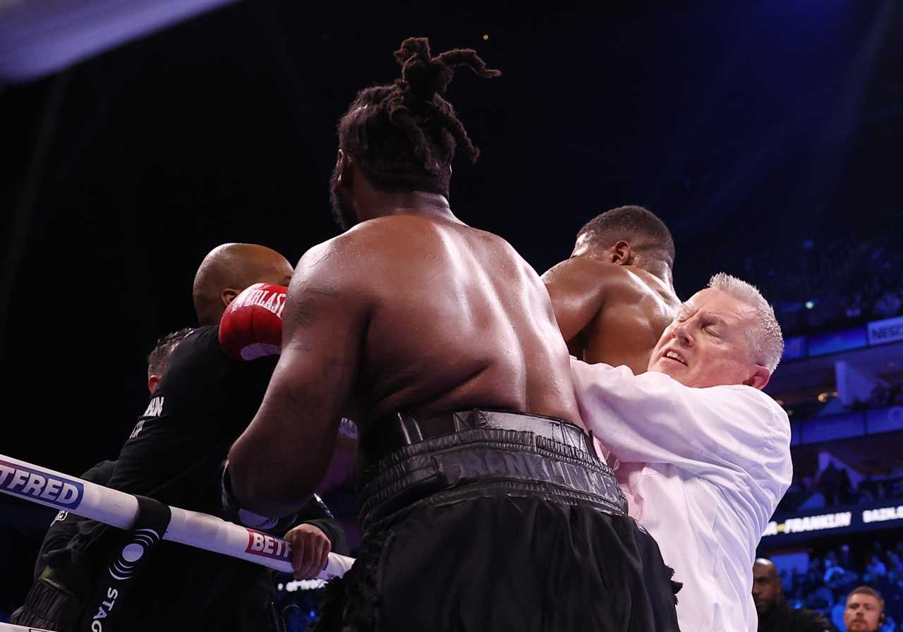 Chaos after Anthony Joshua and Jermaine Frank fight, as both boxers rage and must be separated by security