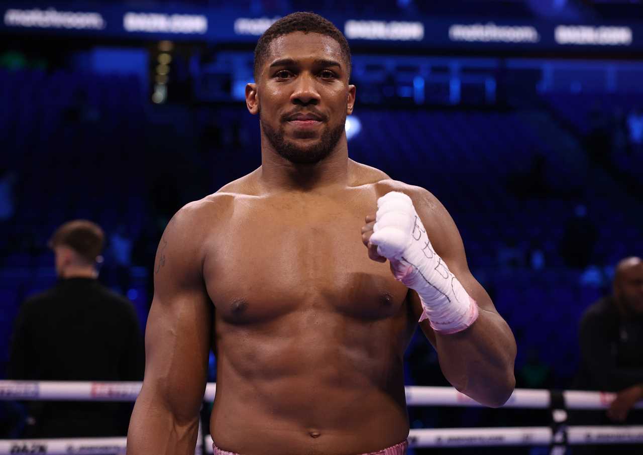 Chaos after Anthony Joshua and Jermaine Frank fight, as both boxers rage and must be separated by security