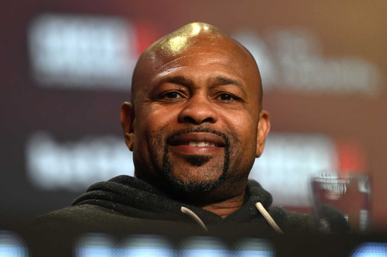 Concerned fans plead to Roy Jones after Anthony Pettis, ex-UFC champ, loses points at the age of 54