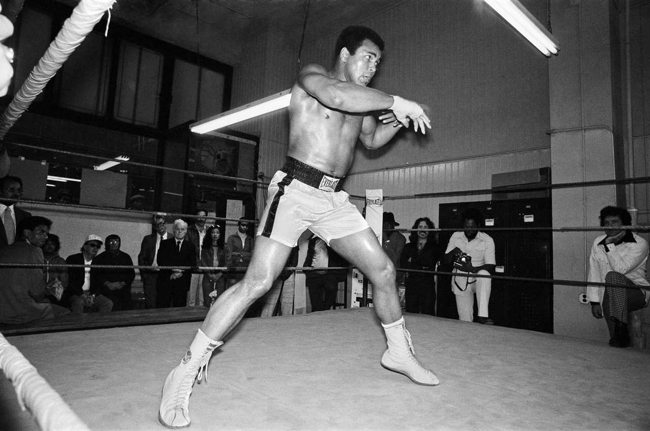 Brits return to training after Anthony Joshua recreates the famous Muhammad Ali photo using underwater exercise