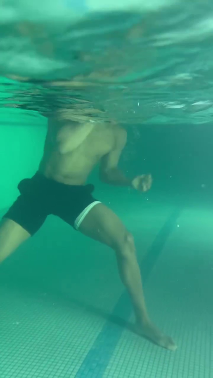 Brits return to training after Anthony Joshua recreates the famous Muhammad Ali photo using underwater exercise