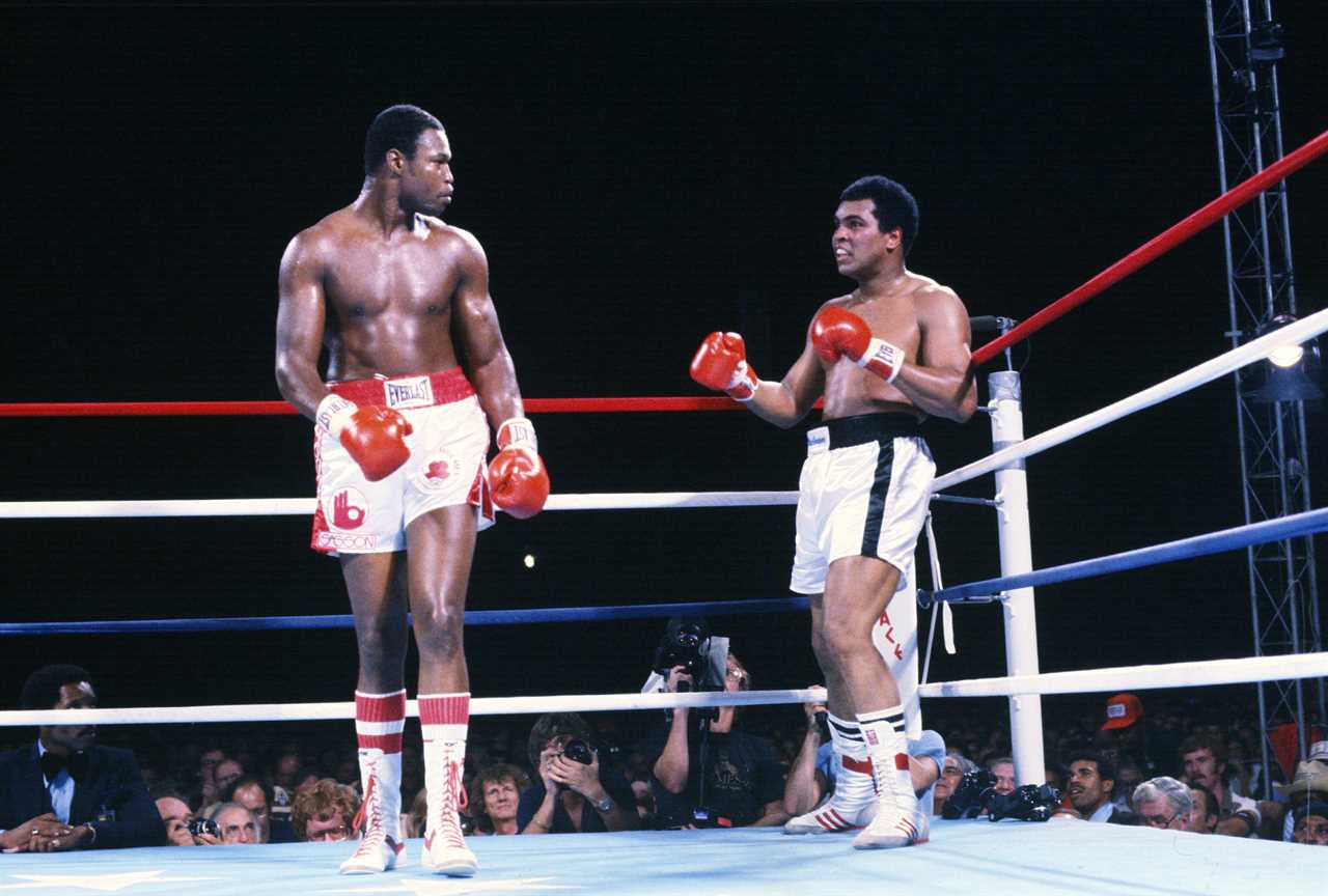 Muhammad Ali's grandson, MMA star, makes his debut in Las Vegas 40 years after the legendary fighter.