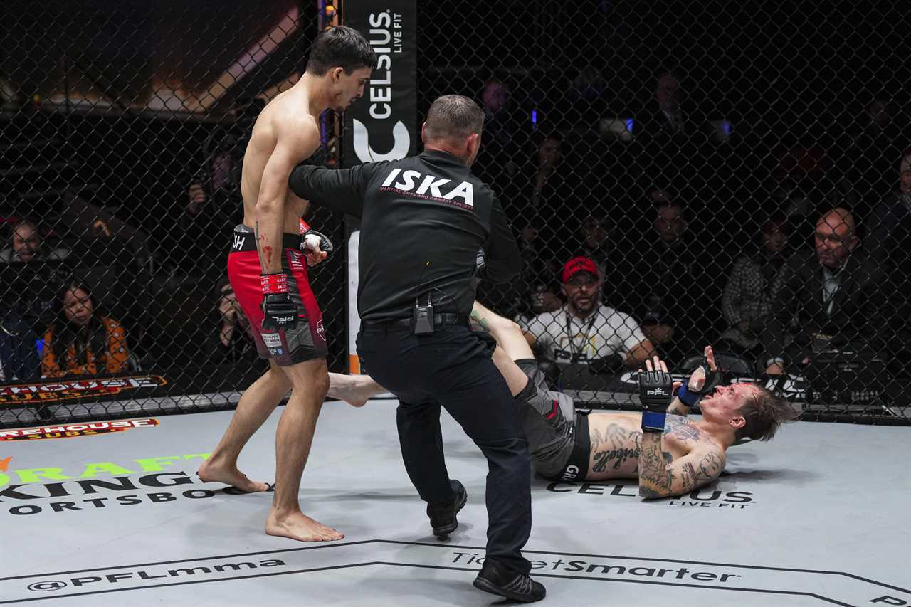 Muhammad Ali's grandson, MMA star, makes his debut in Las Vegas 40 years after the legendary fighter.