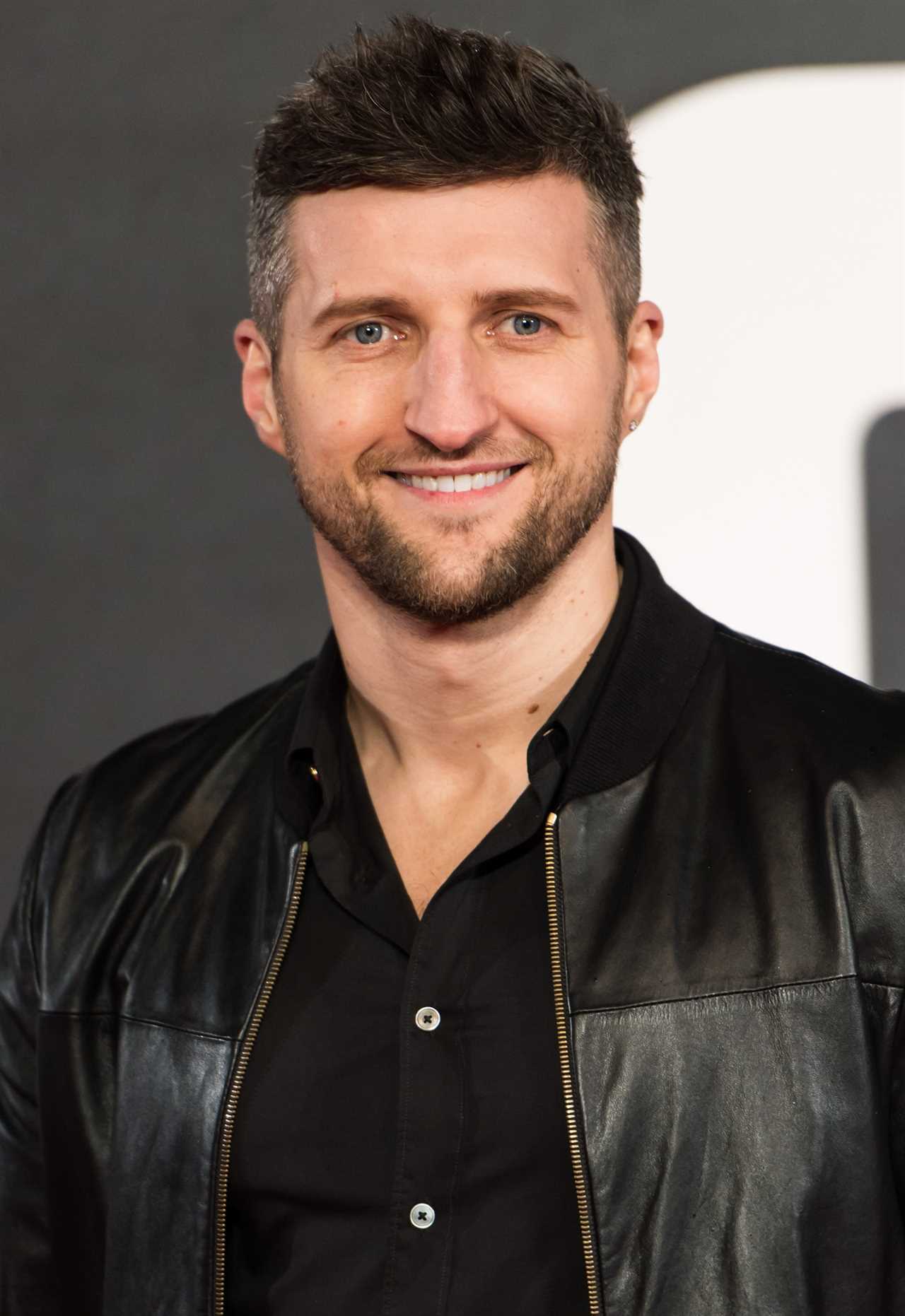 Carl Froch, boxing legend and legendary boxer, doubles down on flat Earth theory. He gives bizarre reasons why