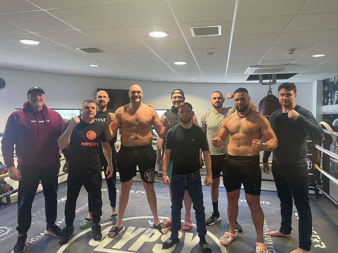 Fans believe Tyson Fury is ready for next fight. He shares a training photo from Good Friday's gym workout