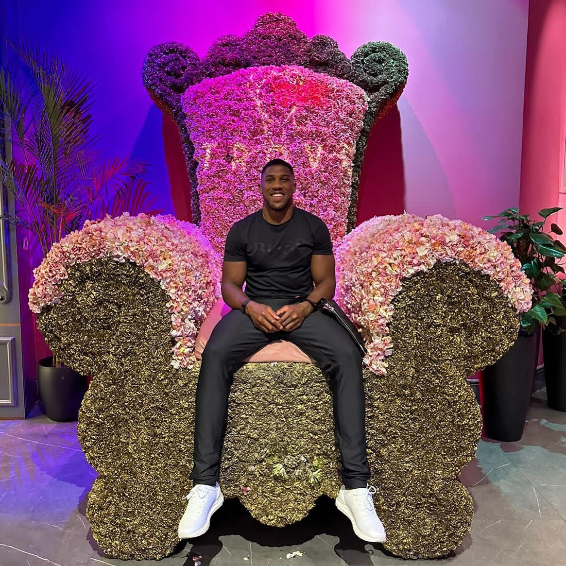 After the delay in his fight, Anthony Joshua relaxes at Dubai's throne as he takes some time to himself.