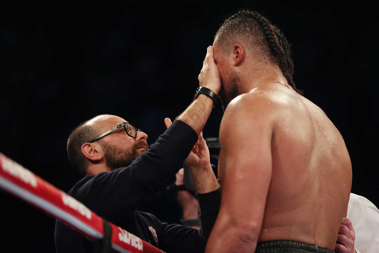 Watch as the doctor uses his fingers to test if Joe Joyce is able to see through the swollen, horror-inducing eye before calling off the fight