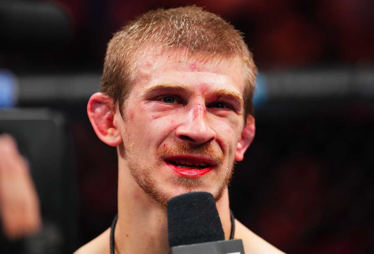 British star Arnold Allen'smiles between rounds' as he loses to UFC legend Max Holloway after a brutal loss.