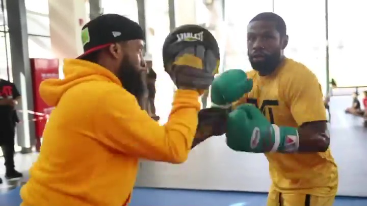 Watch Floyd Mayweather train effortlessly in his mid-40s before his fight against the grandson of a crime boss