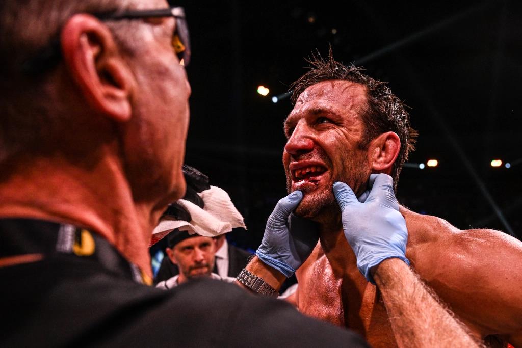 After having his teeth knocked out, ex-UFC champ Luke Rockhold resigns from a brutal bare-knuckle battle with Mike Perry