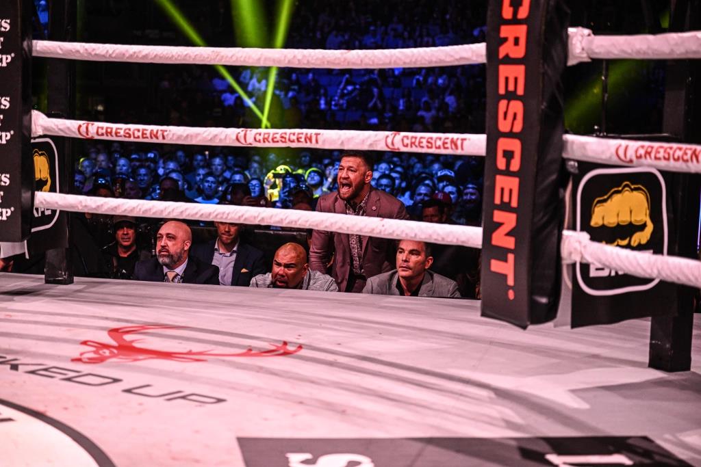 Eddie Alvarez, Conor McGregor’s former opponent, reveals that he took advice from a UFC legend in the ring during a bare-knuckle battle.