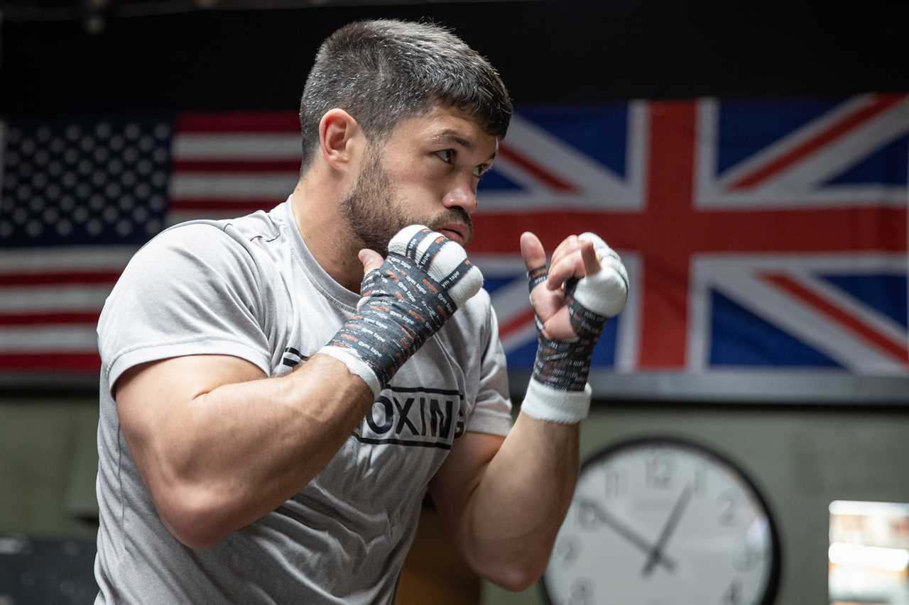 As my boxing career fell apart, I began working as a bouncer. Now in Mexico, Canelo is fighting for the world title.