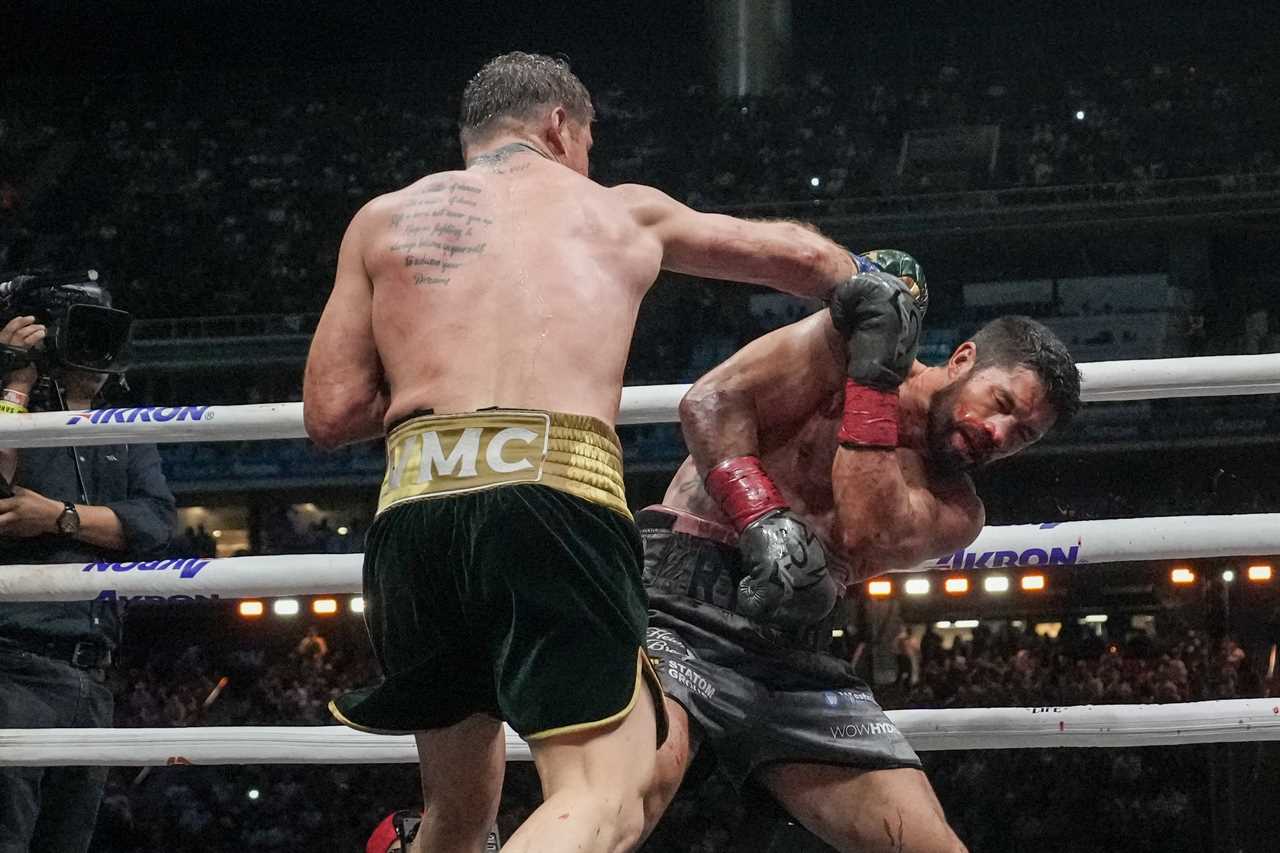 Saul 'Canelo' Alvarez defeats brave John Ryder to retain undisputed super-middleweight title in Mexican homecoming