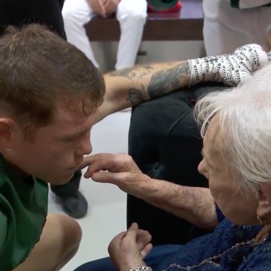 Canelo's grandmother, Canelo Alvarez, is in tears when she watches him for the first time fight in John Ryder victory