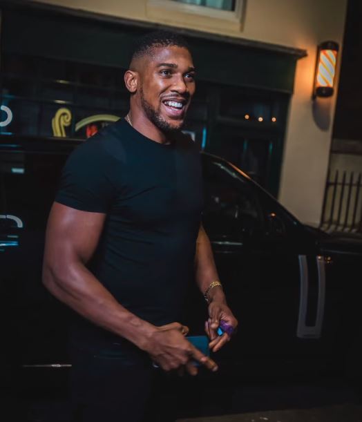 Anthony Joshua arrived at nightclub in style, with a queue of fans waiting to greet him as he made his way to the VIP area