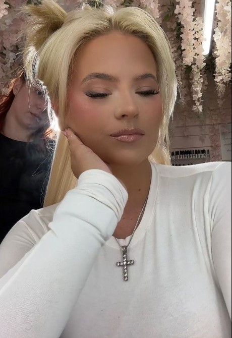 Busty Misfits boxing girl Apollonia Lewellyn is fuming after being banned from TikTok because of 'nudity' and 'body exposure'