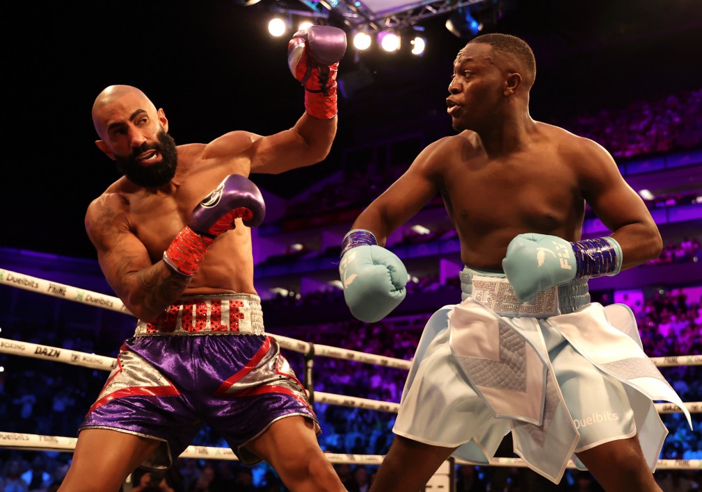 LONDON, ENGLAND - AUGUST 27: Deji (R) throws a punch during his Light Heavyweight Bout against Fousey (L) at The O2 Arena on August 27, 2022 in London, England. (Photo by Luke Walker/Getty Images)