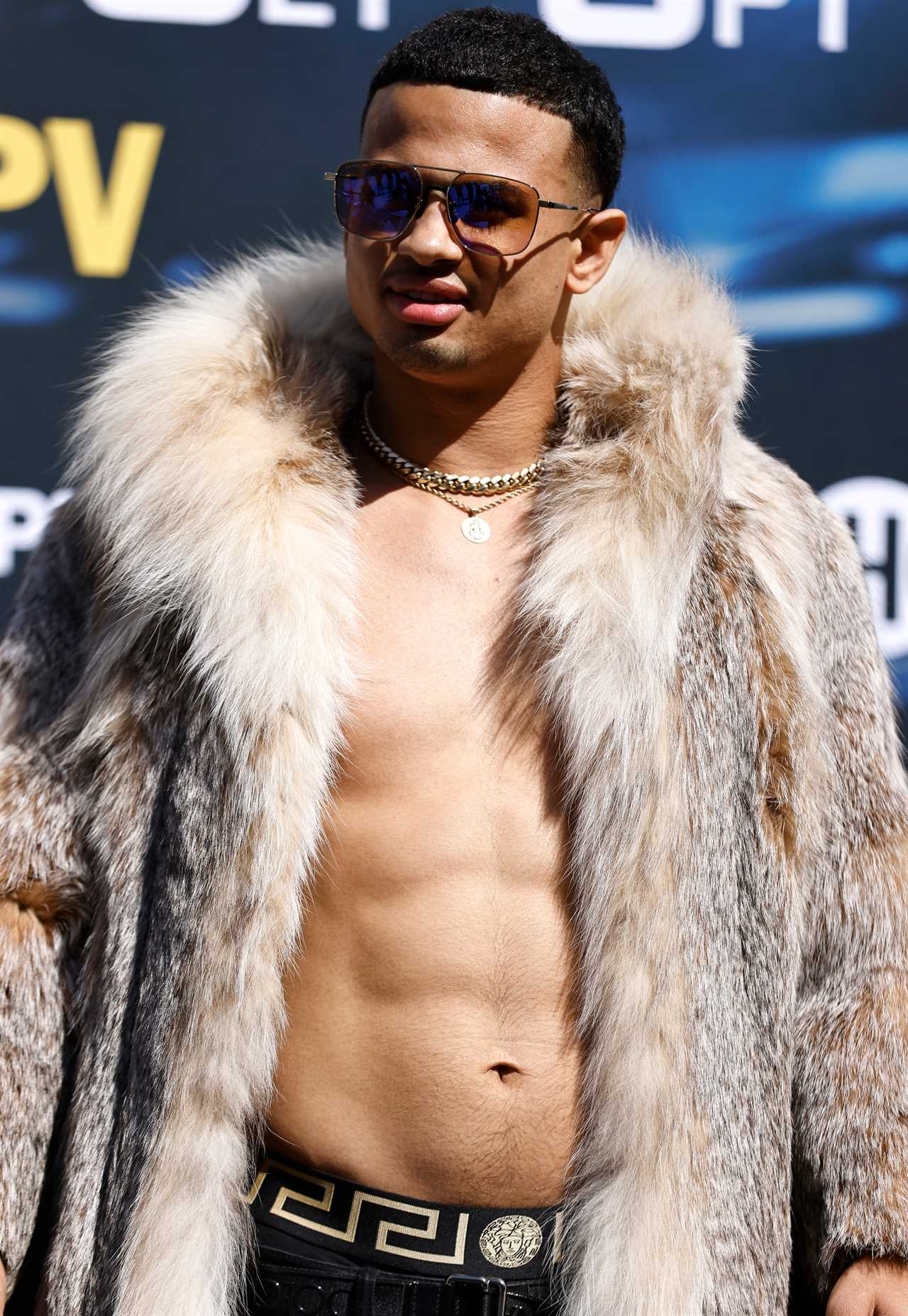 Boxer wears outrageous PS24,000 diamond necklace made by HIMSELF at fight