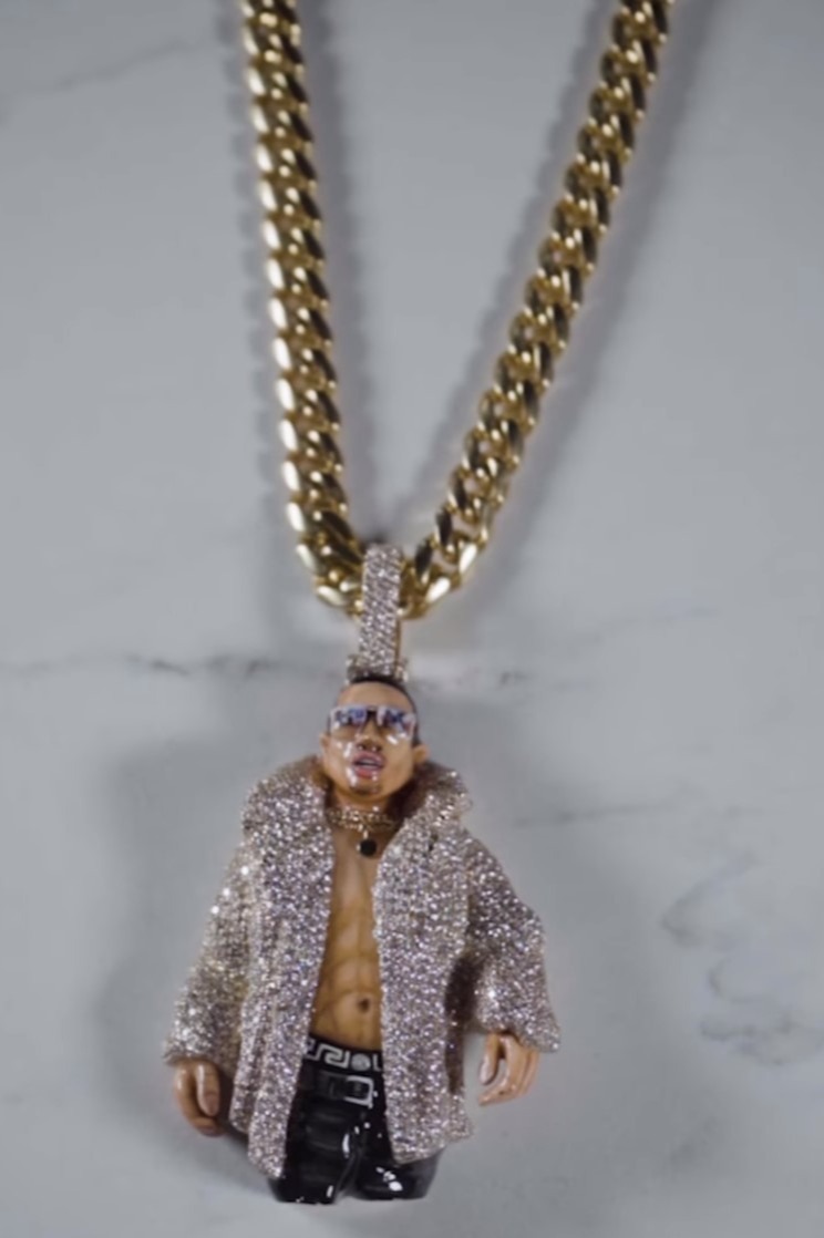 Boxer wears outrageous PS24,000 diamond necklace made by HIMSELF at fight