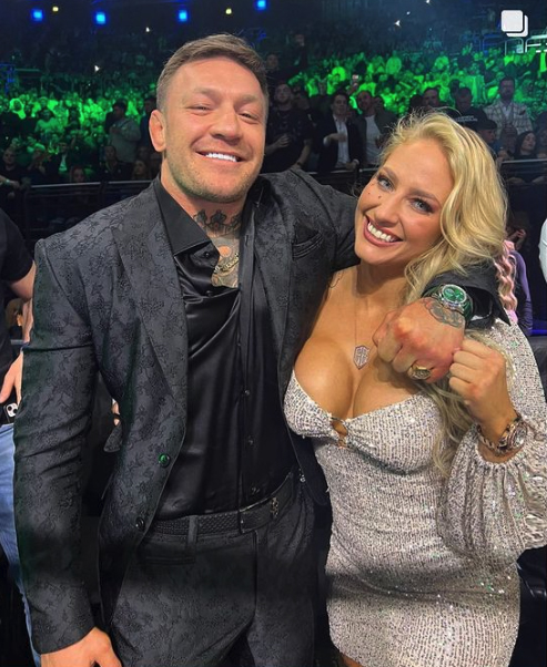 Ebanie bridges looks stunning in a low-cut dress while she fights with Conor McGregor.