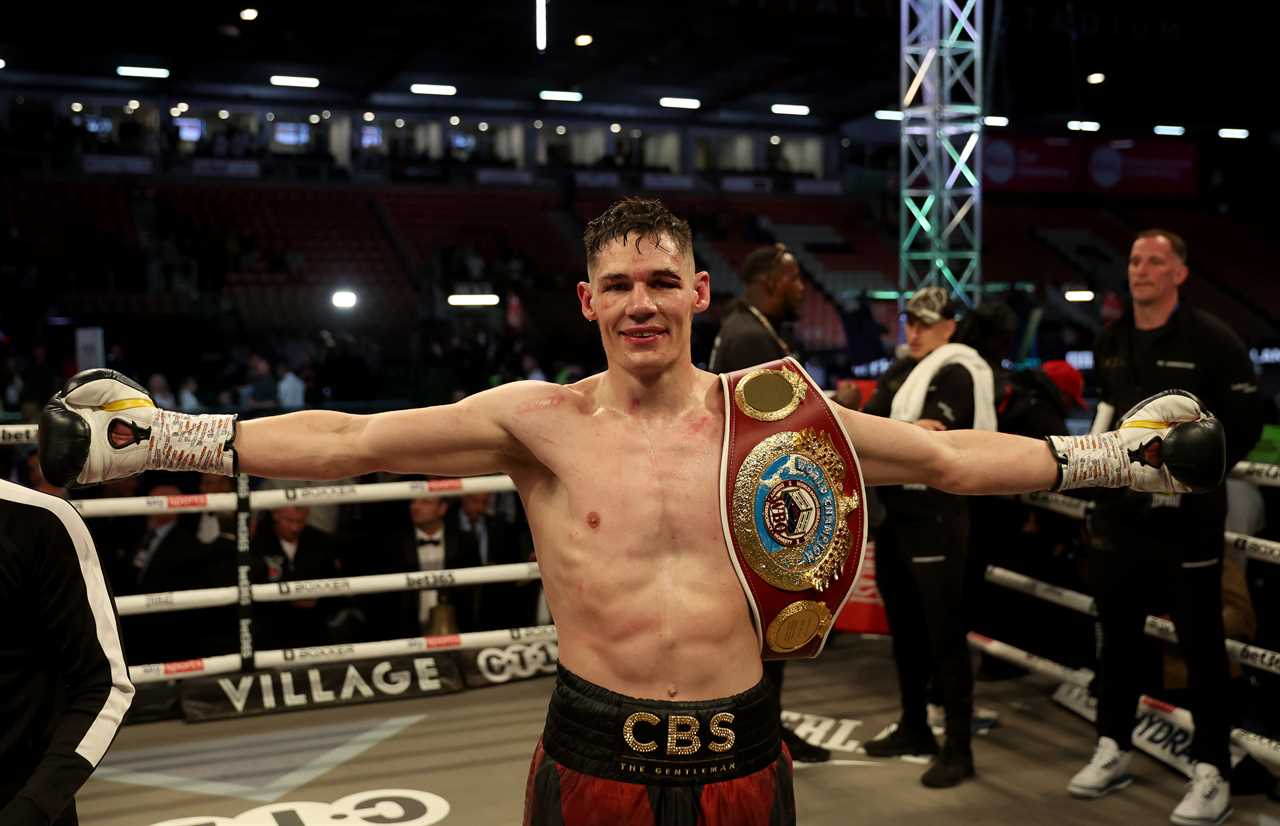 Chris Billam Smith dedicates his world title to brave mother who has been diagnosed with breast cancer a second time.