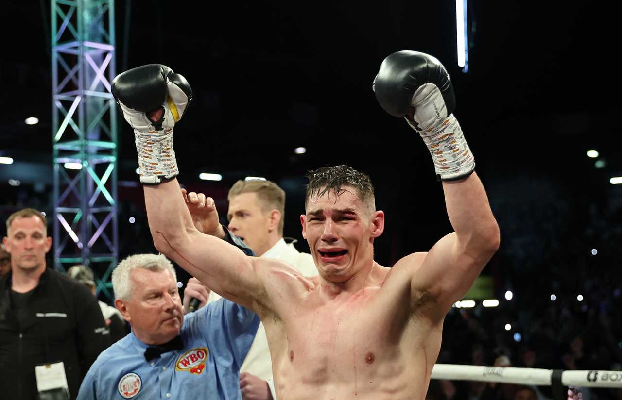 Chris Billam Smith dedicates his world title to brave mother who has been diagnosed with breast cancer a second time.