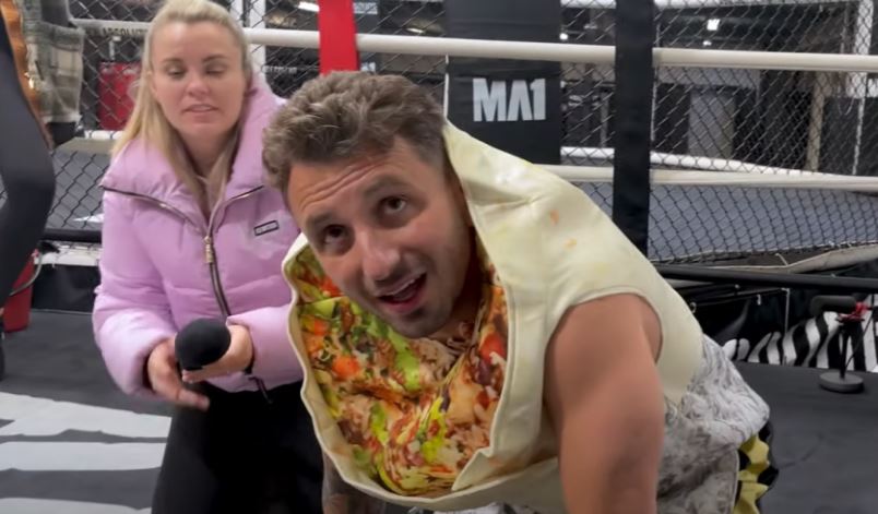 Boxer brutally kills KEBAB-dressed man with body shot in 11 seconds.