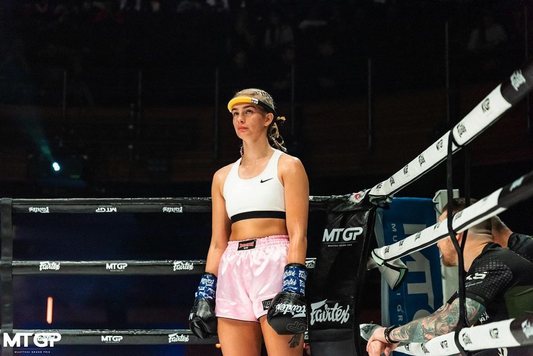 Sammy-Jo Luxton, MMA and OnlyFans' star, sends fans wild with a low-cut top while she asks them for ideas.