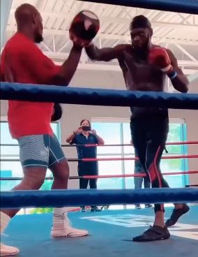 Boxing fans are worried that Deontay will 'gas' out in his next fight, after video of training is released.