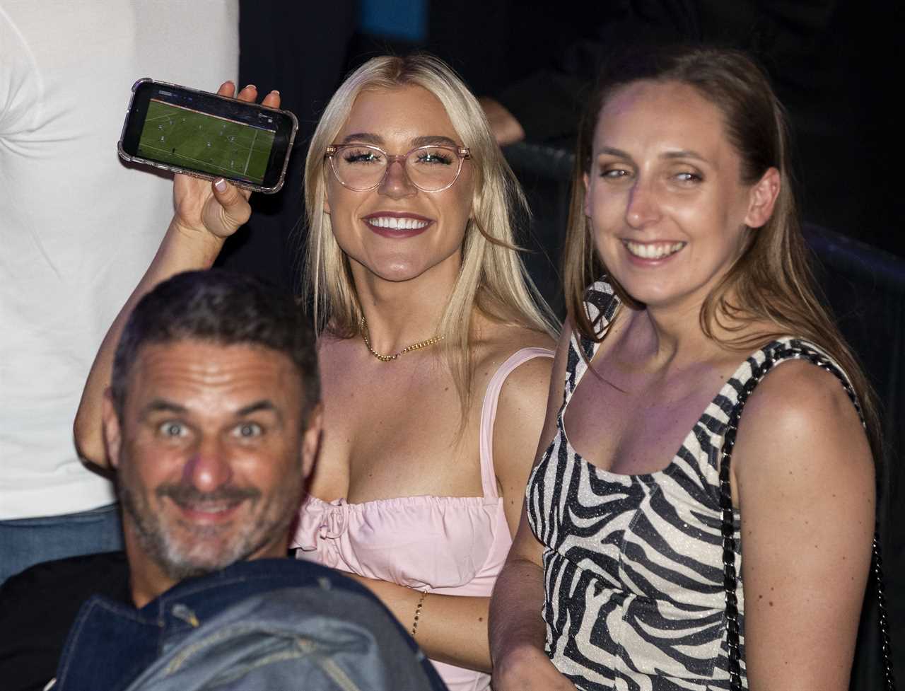 Elle Brooke shows her braless underboob in a cheeky photo as the stunning OnlyFans boxer and star goes braless