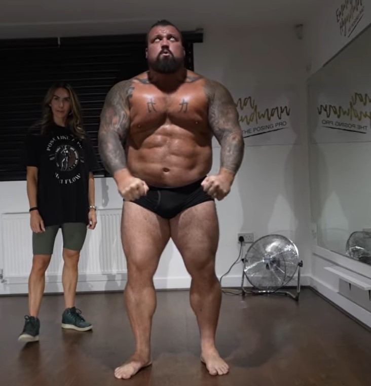 Eddie Hall shows off his insane 27.5 STONE Body before cutting weight. Fans call it a sick joke.