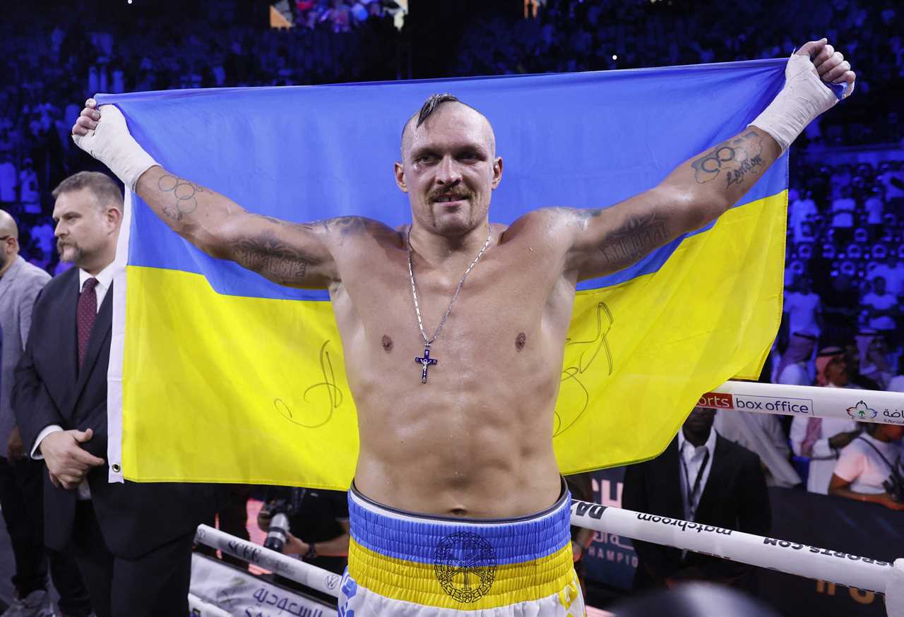 Olekansdr Usyk has transformed his body since the Anthony Joshua fight. He trains in the gym.