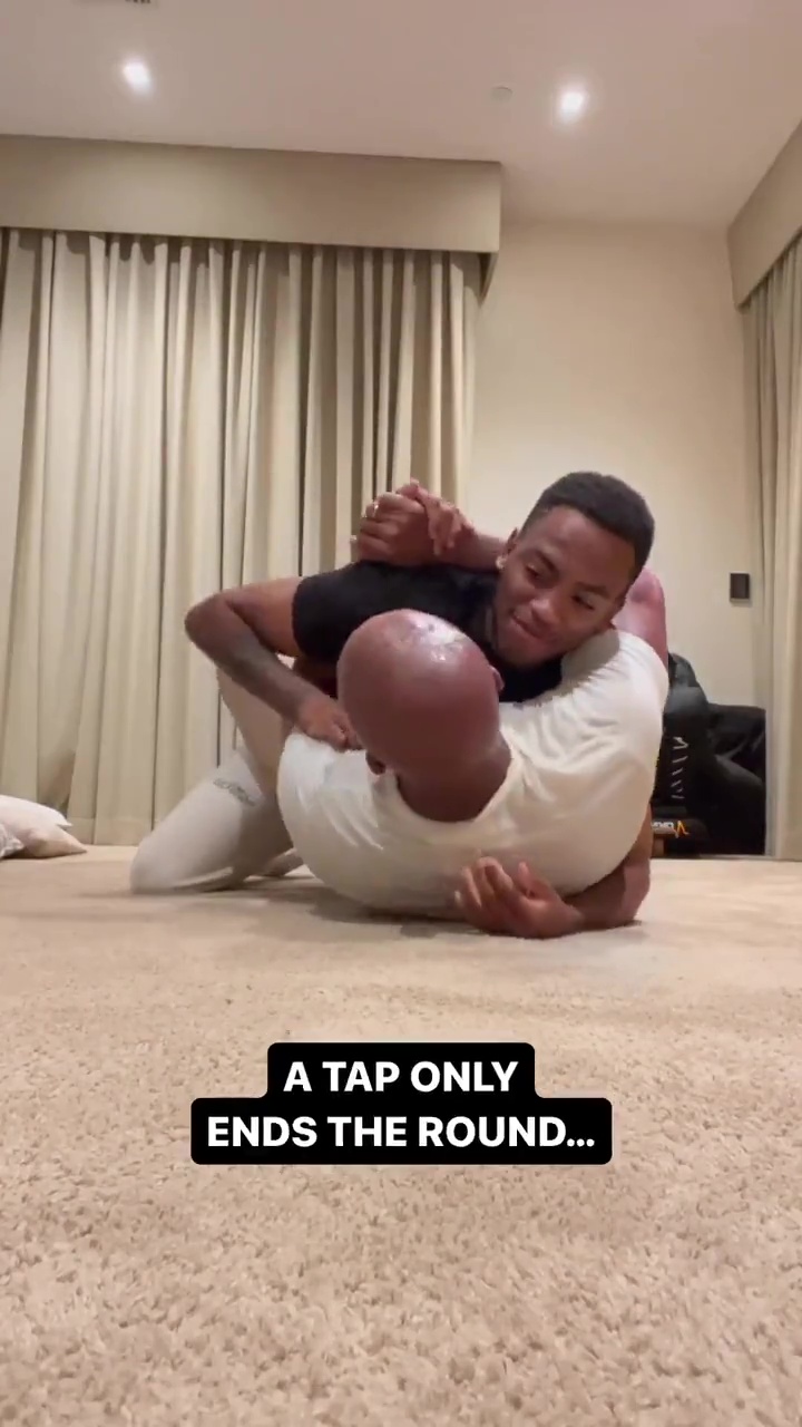 Watch Anderson Silva TAP OUT his son numerous times as UFC icon gives Jiu-jitsu Masterclass