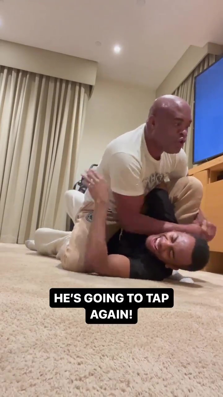 Watch Anderson Silva TAP OUT his son numerous times as UFC icon gives Jiu-jitsu Masterclass