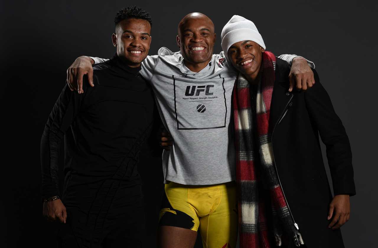 Watch Anderson Silva TAP OUT his son numerous times as UFC icon gives Jiu-jitsu Masterclass