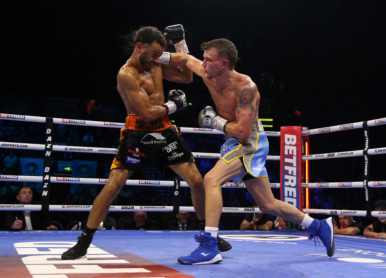 Watch Dalton Smith FOLD his opponent Sam Maxwell like a deckchair in a stunning knockout