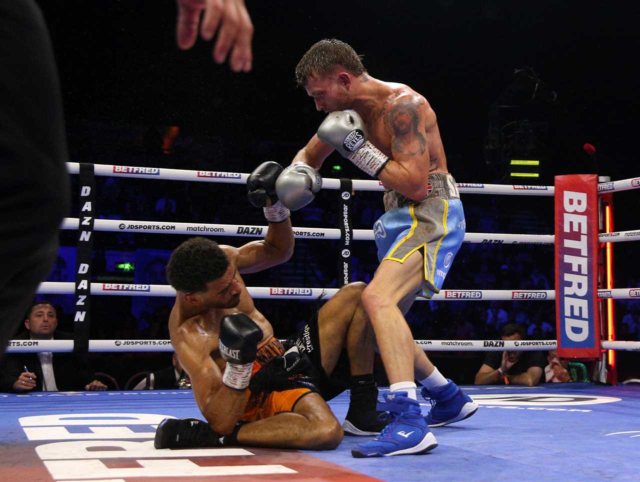 Watch Dalton Smith FOLD his opponent Sam Maxwell like a deckchair in a stunning knockout