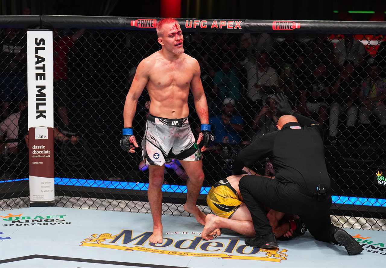 Dana White shows gruesome video of a UFC fighter bleeding so much that his hair turns pink.