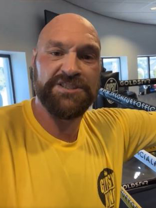 Tyson Fury calls Anthony Joshua a proper sausage after rival displays unusual training method